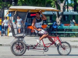 Bicitaxi clásico en La Habana