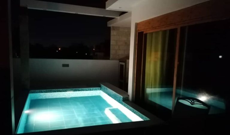 Casa con piscina en El Náutico_12