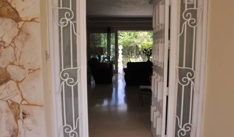 Casa en Siboney de 3 habitaciones y con piscina_3