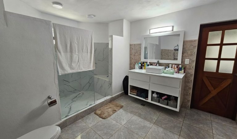 Casa independiente ubicada en Siboney, Playa_8