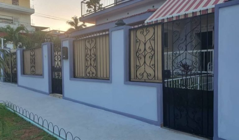 Casa ubicada cerca de Paseo, en Nuevo Vedado_1